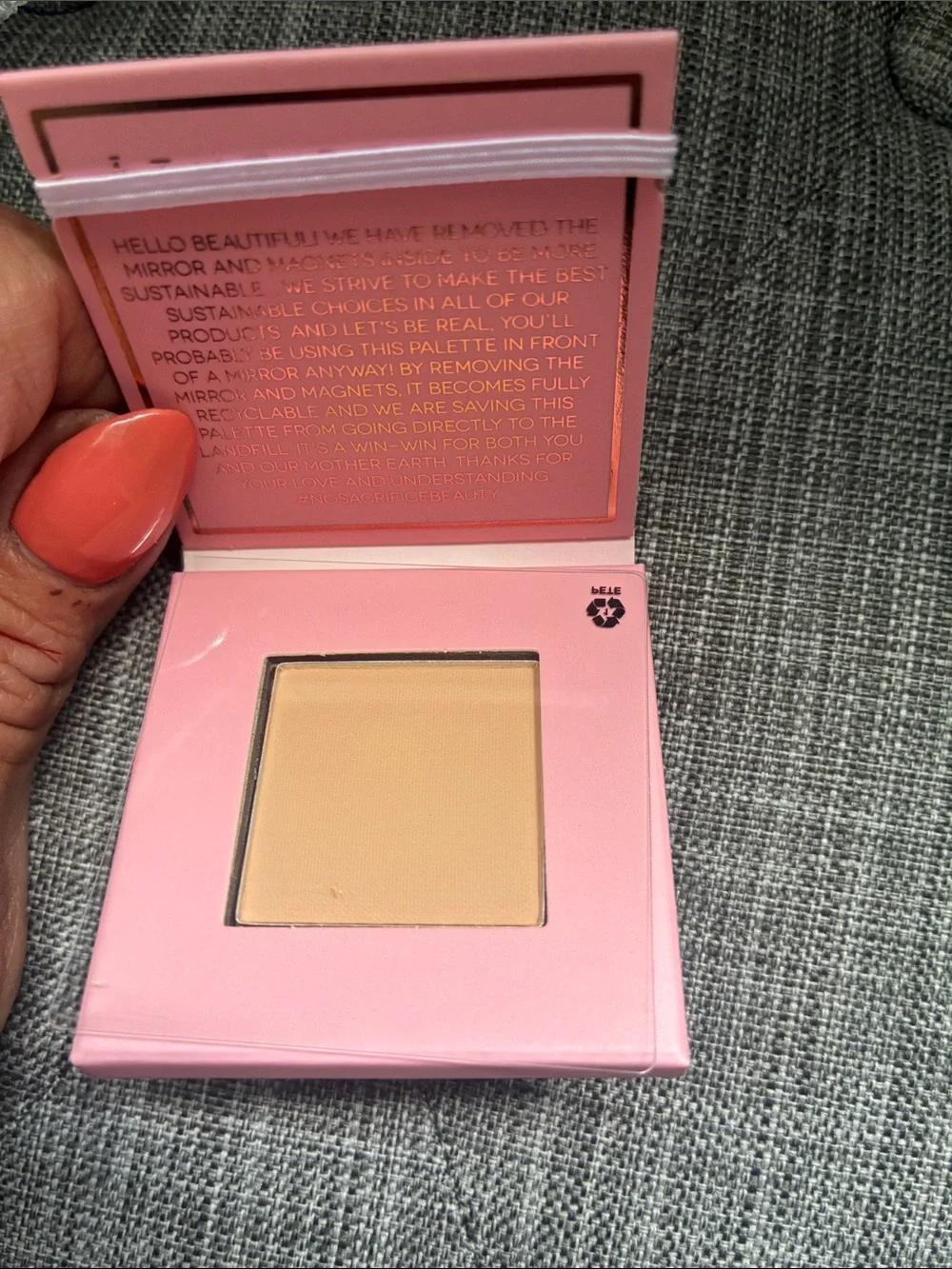 Athr Beauty Pink blurring powder